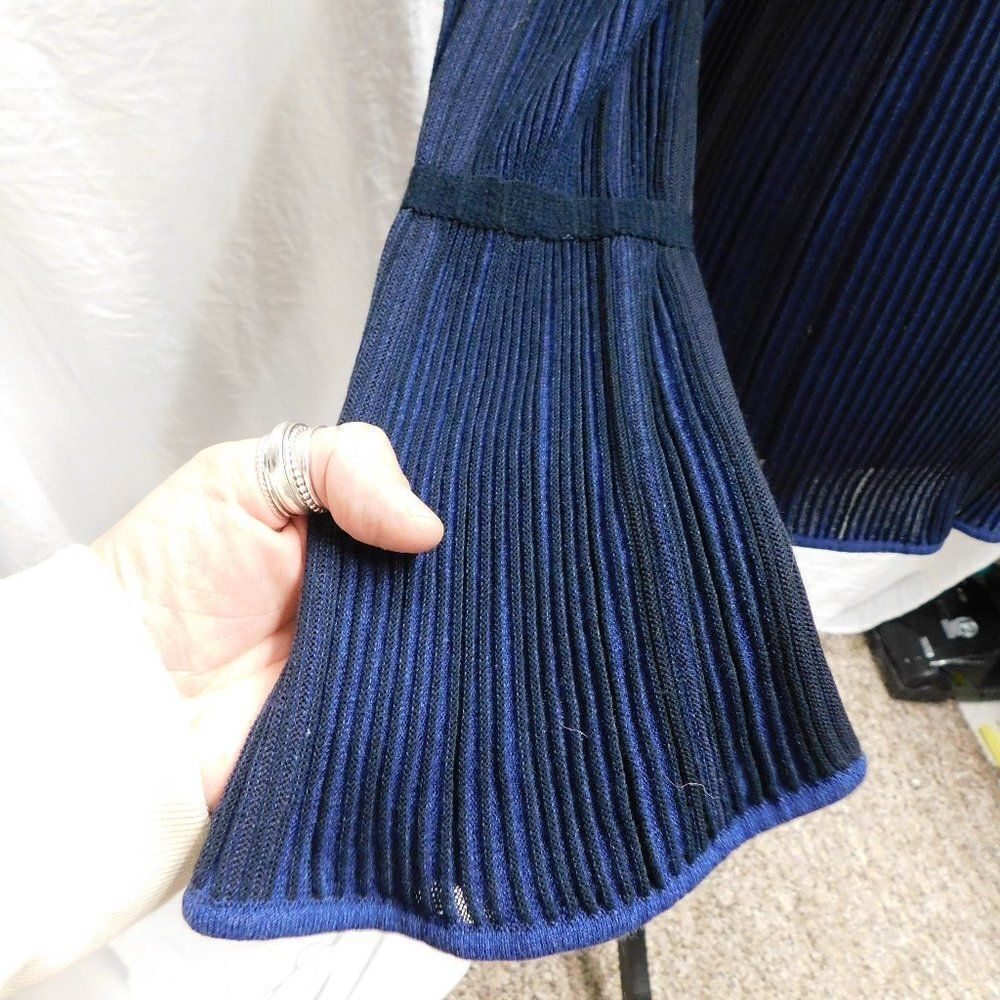 Club Monaco M Blue & Black Ribbed Striped Cold Shoulder Blouse NEW - Picture 5 of 6